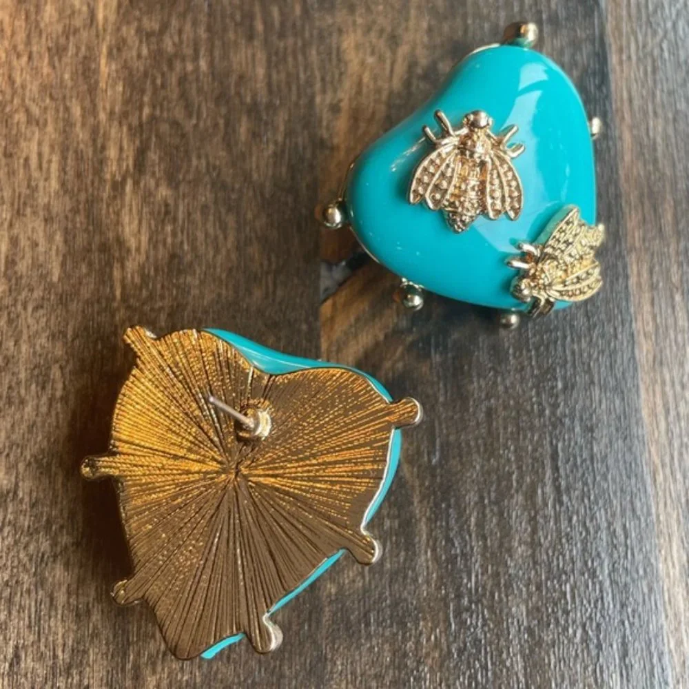 Athro Insect on THE HEART Earrings - Picture 6 of 8